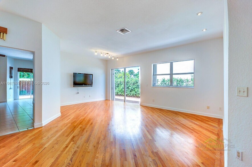 Building Photo - 5860 NW 111th Ave