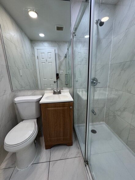 Building Photo - 1885 Eastern Pky