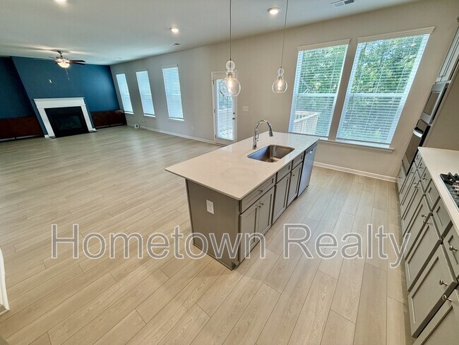 Building Photo - 540 Teversham Dr