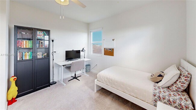 Building Photo - 2333 SE 28th St