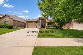 Building Photo - 3121 Hornbeam St