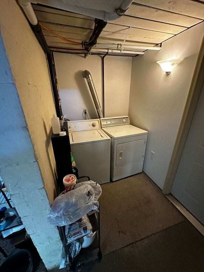 Building Photo - 1604 College St