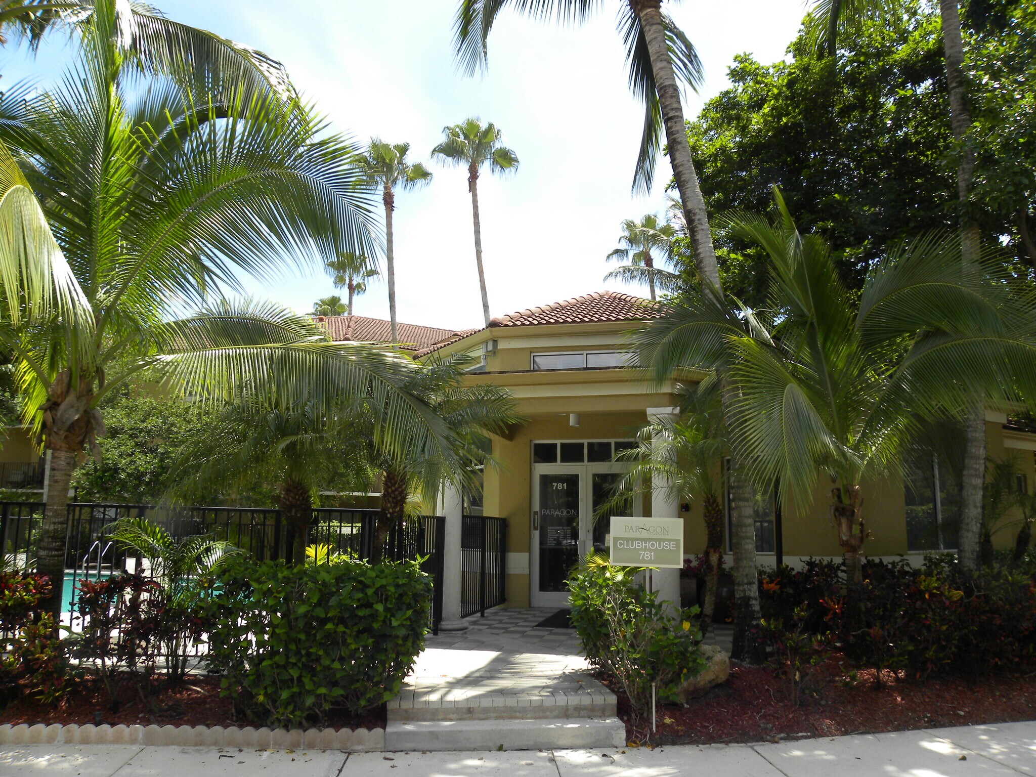 Building Photo - 761 N Pine Island Rd
