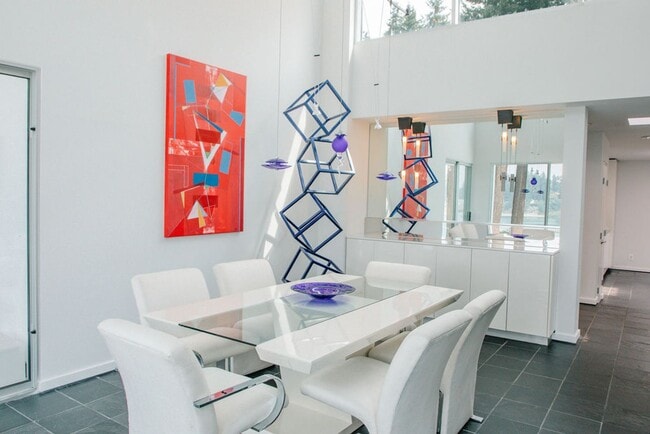 Building Photo - One of a kind private estate on Gravelly L...