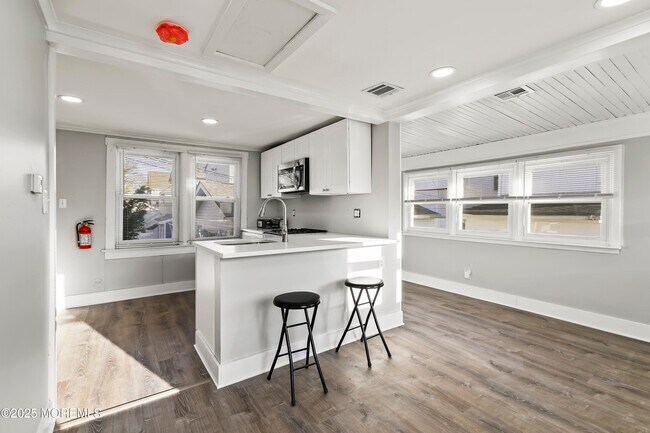 Building Photo - 324 McCabe Ave