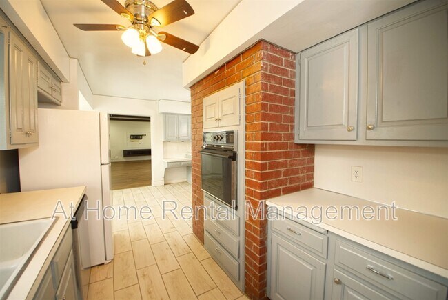 Building Photo - 5105 S Kingston Ave