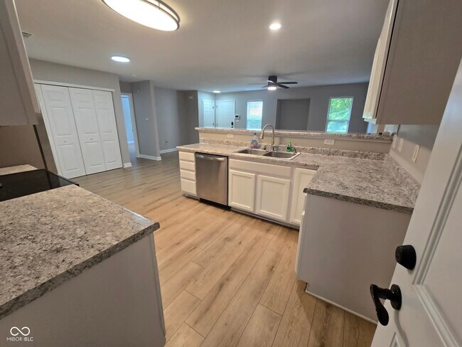 Building Photo - 481 Villa Meadow Dr