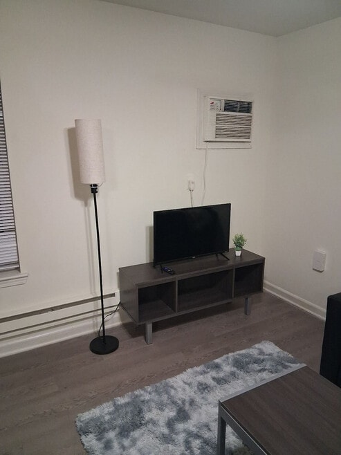 Building Photo - 1051 Southern Dr