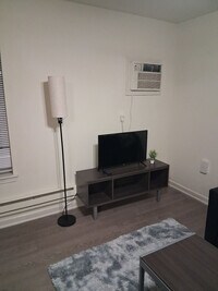 Building Photo - 1051 Southern Dr