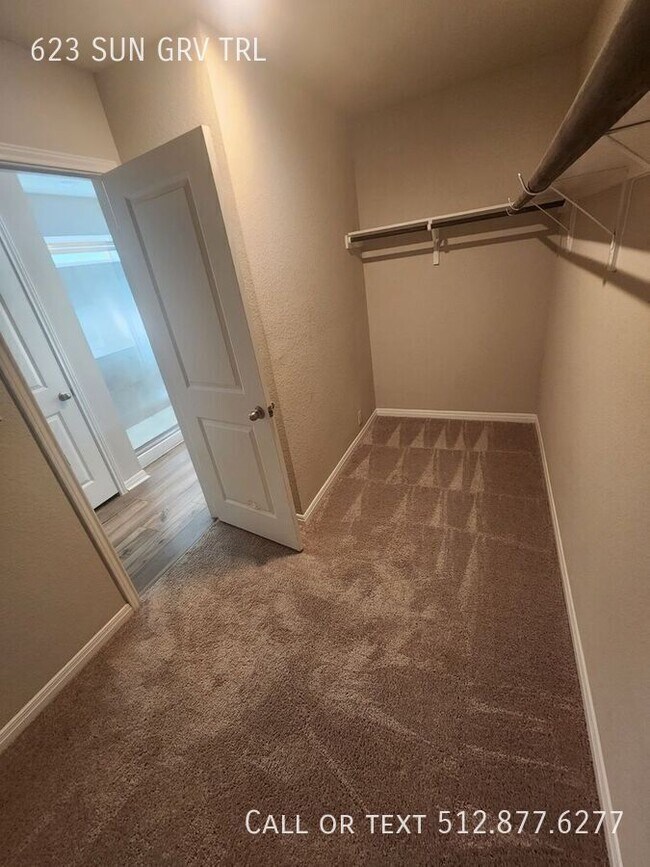 Building Photo - 623 Sun Grv Trl