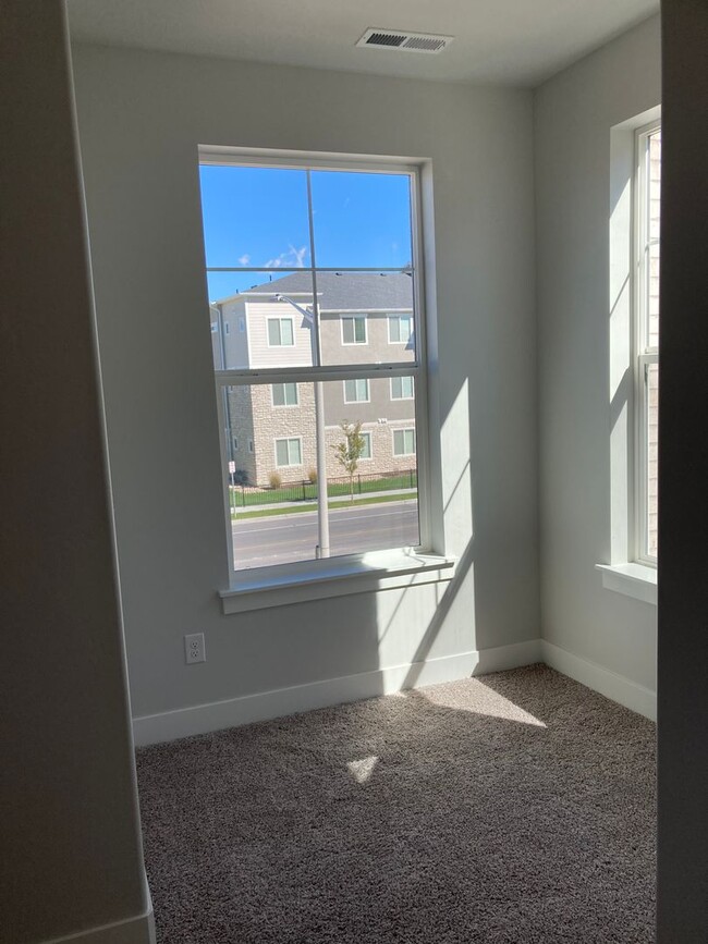 Building Photo - Condo in Prime Lehi Location