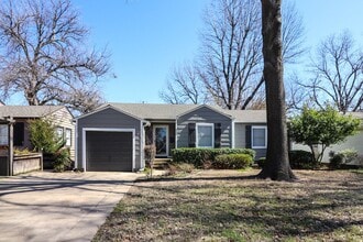 Building Photo - Cozy Bungalow in Brookside area, close to shopping for grocery, coffee shops, restaurants and muc...