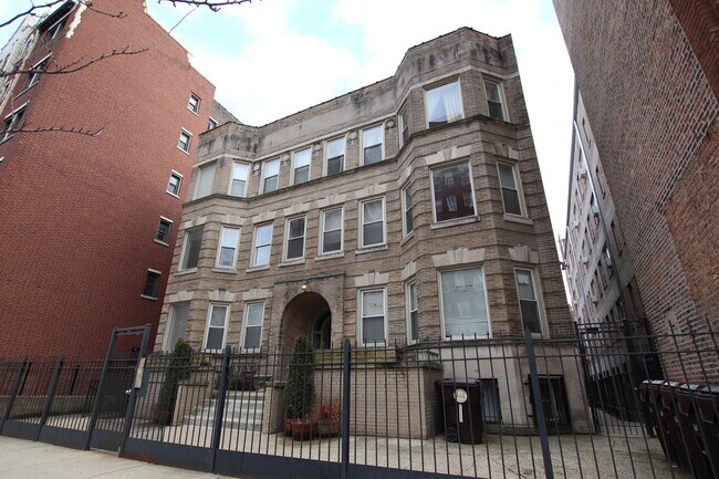 Primary Photo - 921 W Wilson Ave