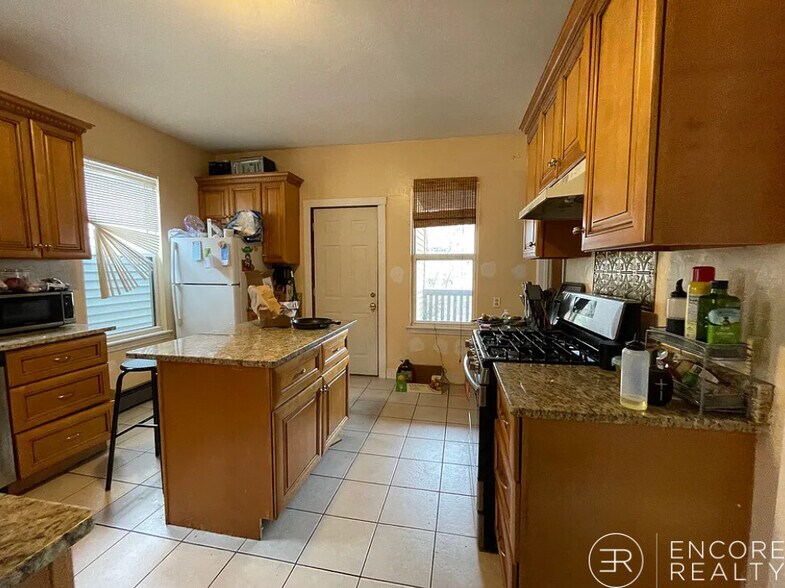 Building Photo - 8 Eldora St