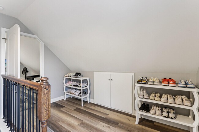 Building Photo - 6463 N Garden Grove Ln