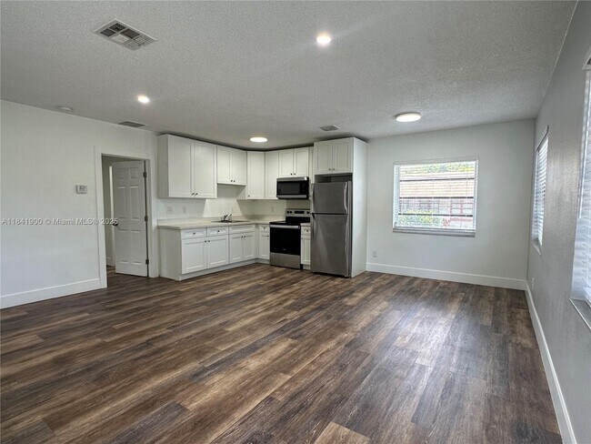 Primary Photo - 3315 SW 15th Ave