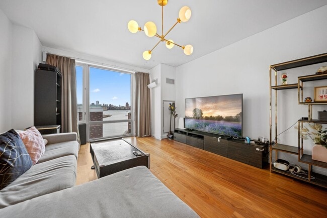 Building Photo - 2 Shore Ln