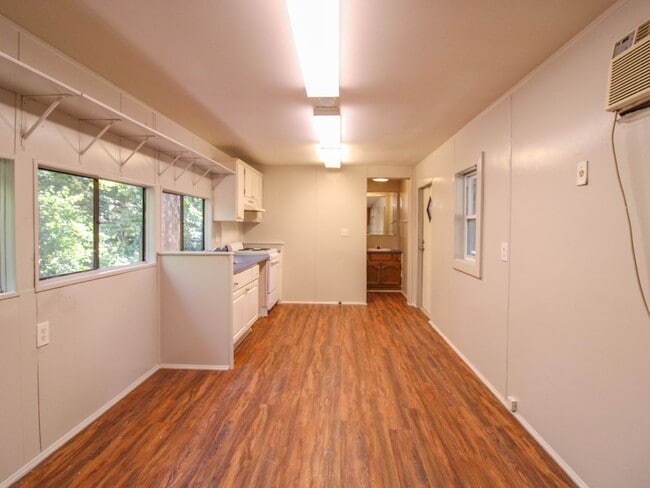 Building Photo - Charming Tiny Home in Peaceful Country Set...