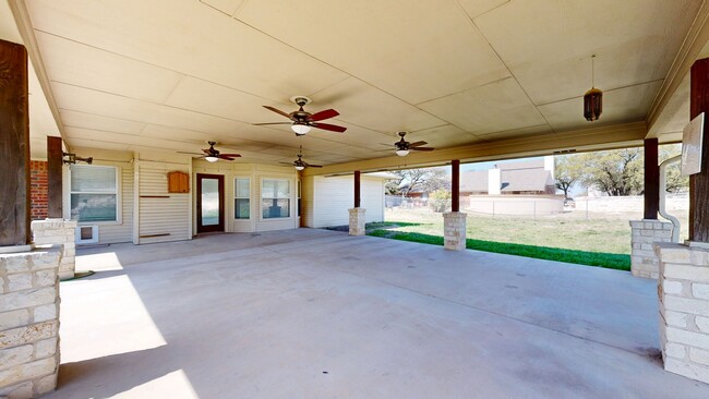Building Photo - PRICE IMPROVEMENT ONLY $2,195 for OVER 1 A...