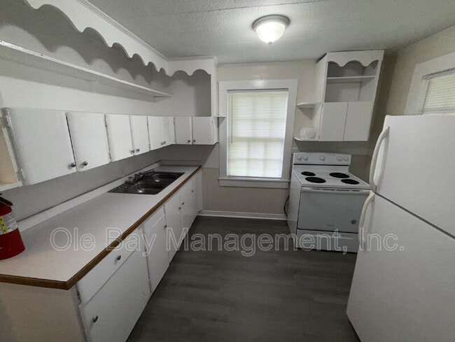 Building Photo - 454 Magnolia Rd