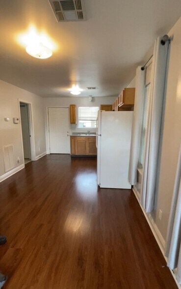 den/kitchen - 1909 Foucher St