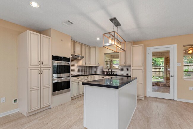 Building Photo - 4906 Green Willow Ln