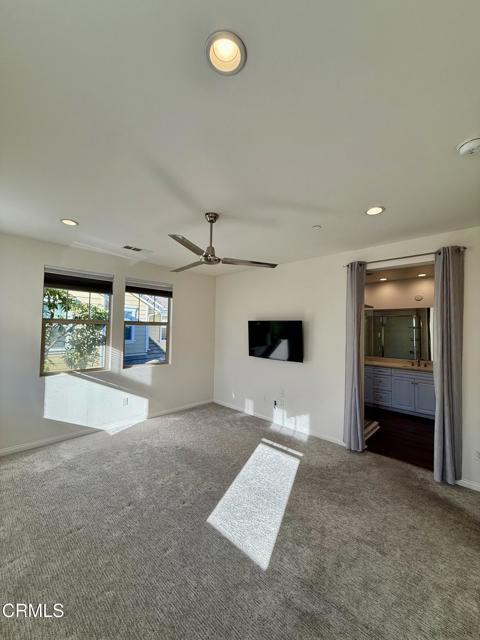 Building Photo - 3214 N Ventura Rd
