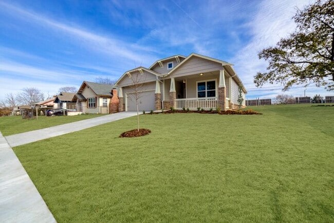 Building Photo - Move In Special! 4/2.5/2 Near Downtown!