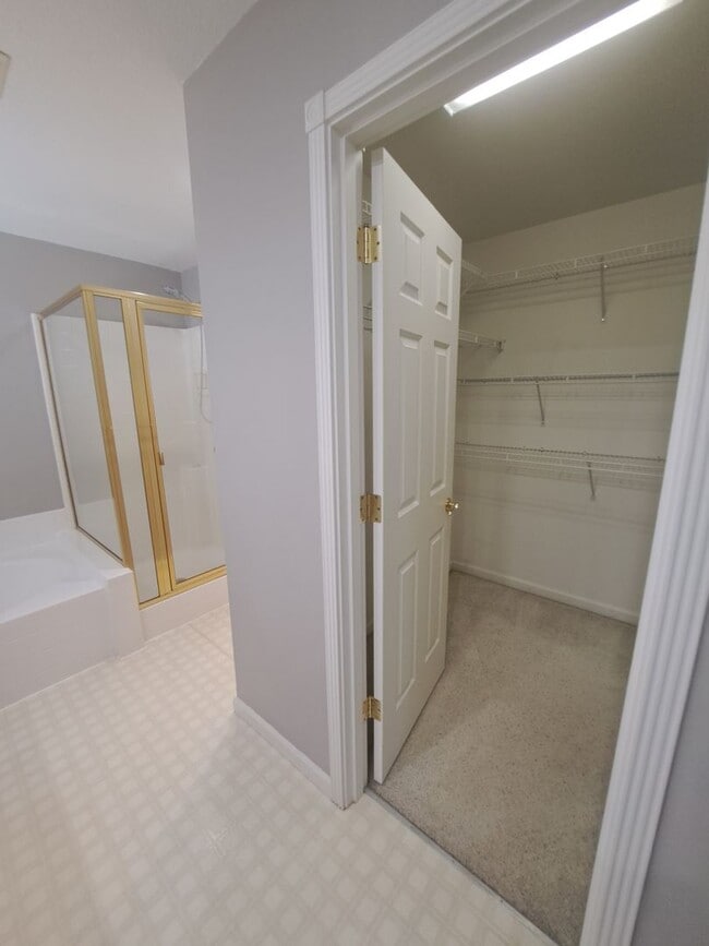 Building Photo - Beautiful setting 4 bedroom A/C Available Now
