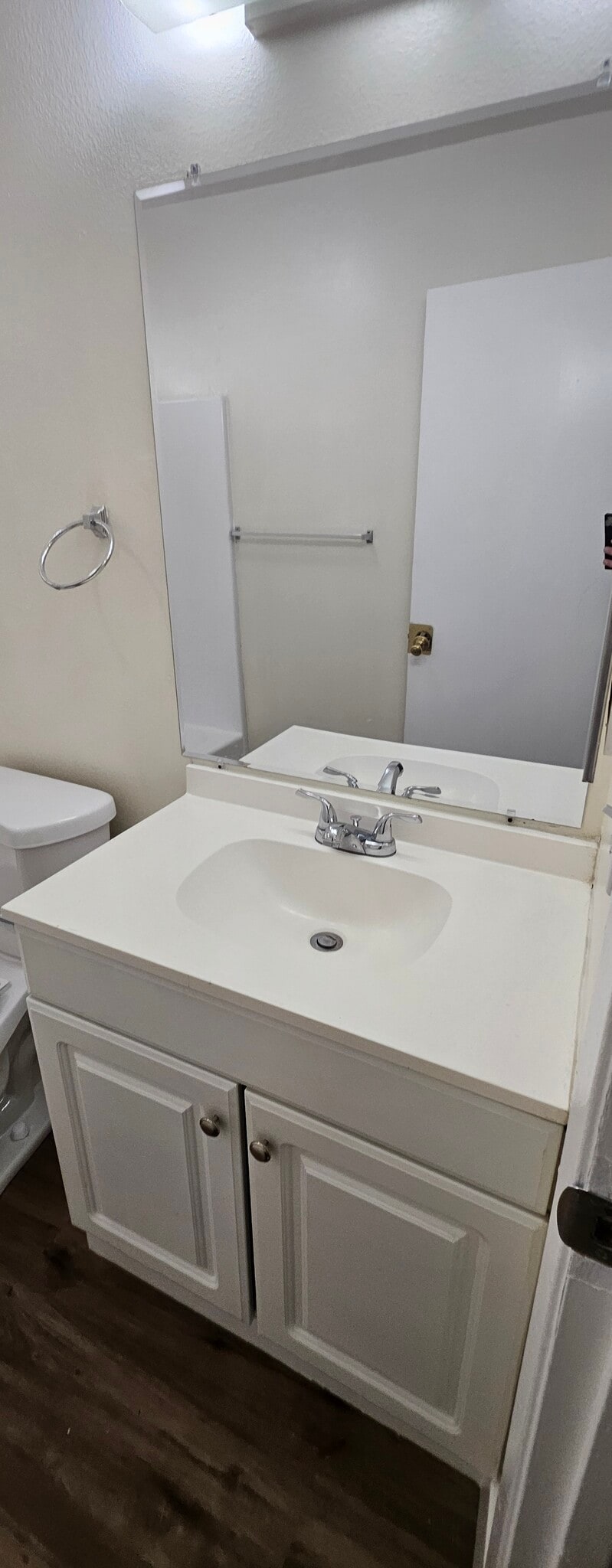 Guest Bath - 5516 Ramona Ct