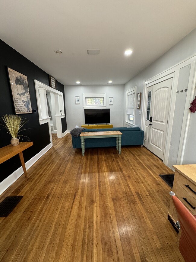 Building Photo - 1230 N Kealing Ave