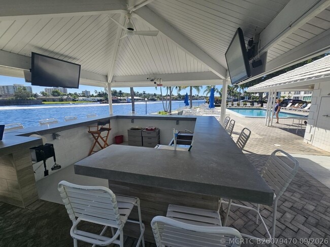 Building Photo - 6287 Bay Club Dr