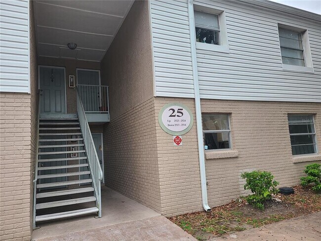 Building Photo - 7210 N Manhattan Ave