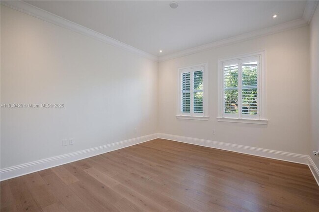 Building Photo - 680 Destacada Ave