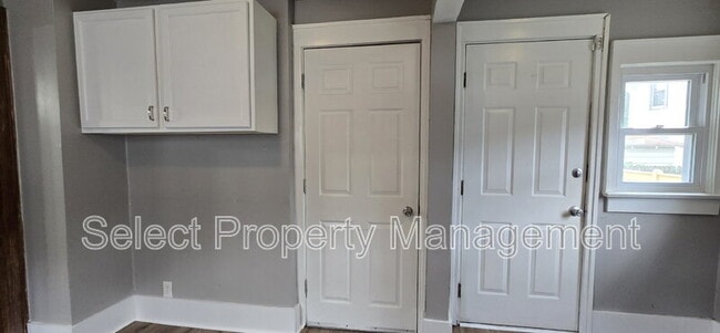 Building Photo - 4130 Hoagland Ave