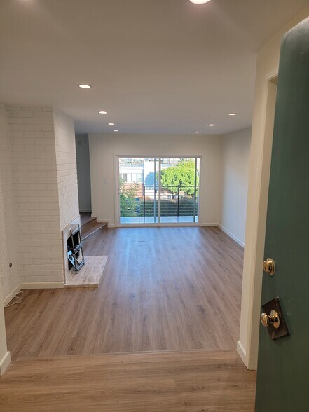 Building Photo - 12029 Goshen Ave