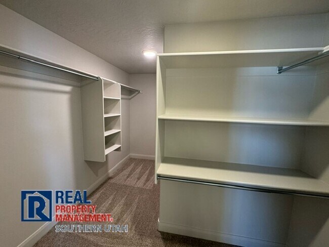 Building Photo - River Trail Townhome
