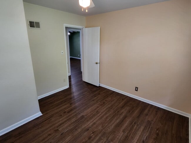Building Photo - 3 bedroom Tosa ranch
