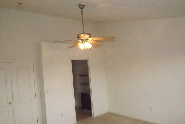 Building Photo - Spacious 2 story Beavercreek Condo