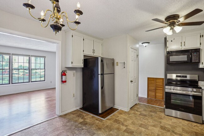 Building Photo - 41 Burlington Ct