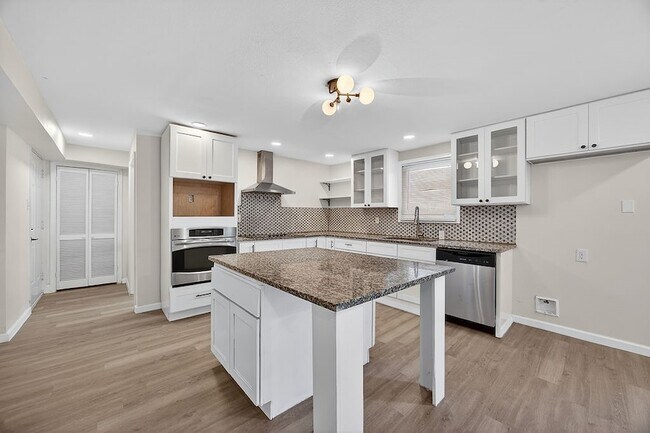 Building Photo - 108 Dupont Cir