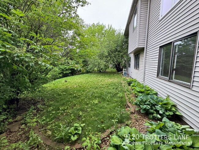 Building Photo - 9120 Trotters Ln