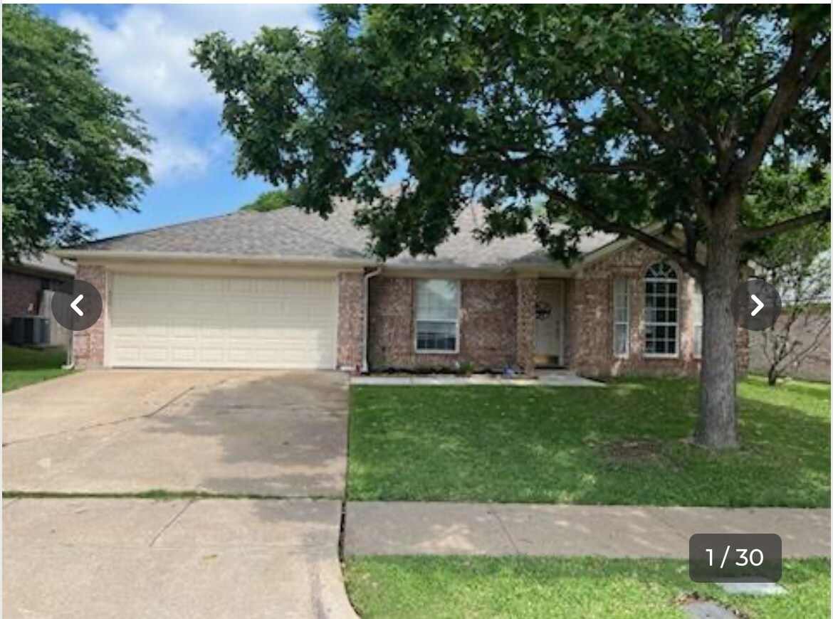 Building Photo - 2312 Charleston Dr