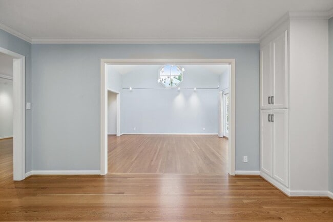 Building Photo - Charming 3-Bedroom Home with Office in desirable Old Palo Alto neighborhood Avail Feb 7th