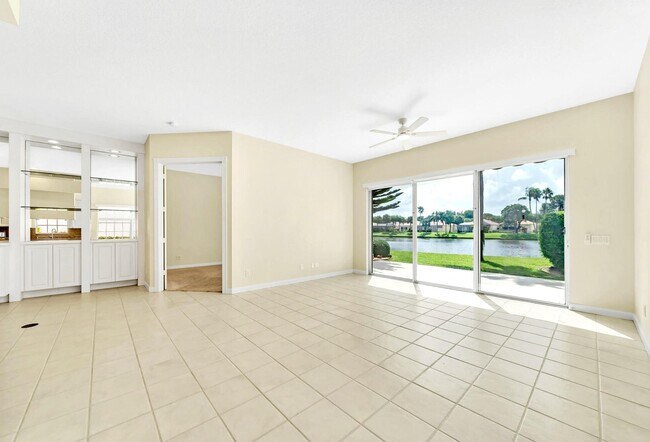 Building Photo - 4784 Blossom Dr