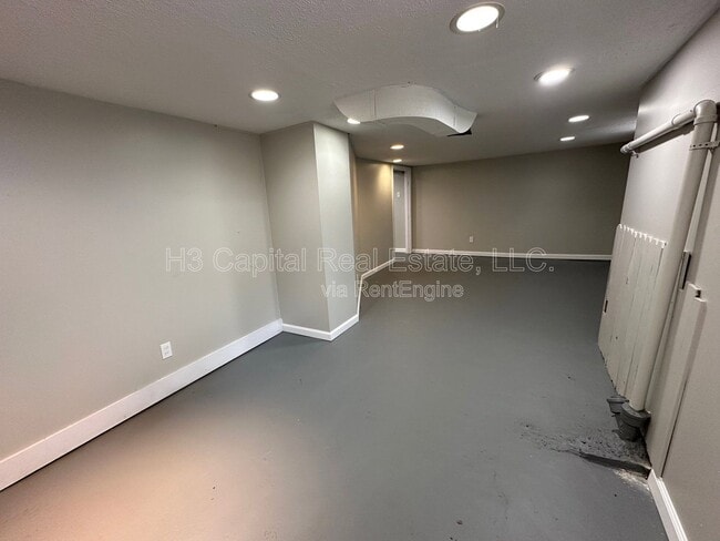 Building Photo - 855 E Acton Ave