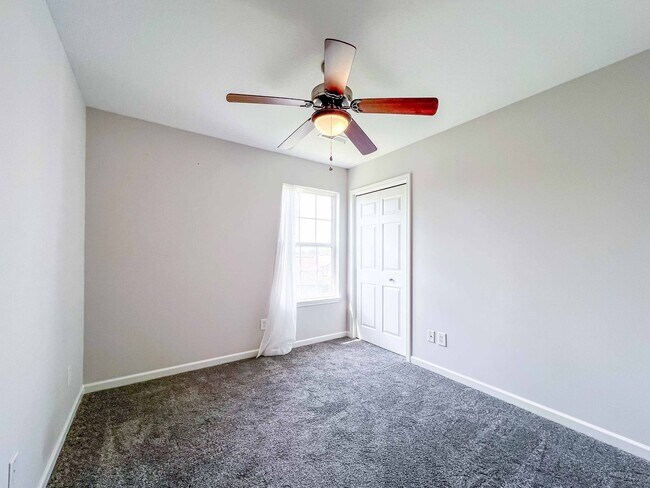 Building Photo - 3 Bed / 2.5 Bath Home with Fenced Backyard, Garage & Extra Storage