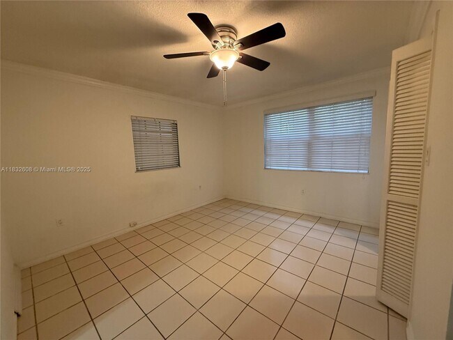 Building Photo - 2424 SW 18th Ave