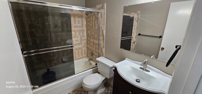 Building Photo - HILLCREST - SAN DIEGO - Nice 2 Bedroom / 2...
