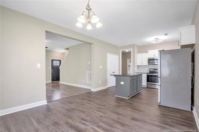 Building Photo - 2779 Rivercliff Rd
